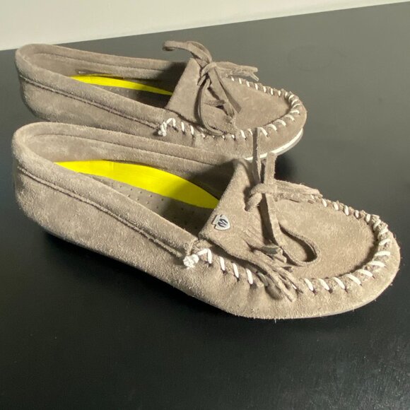 Minnetonka | Kilty Plus Moccasin Grey Suede | Size‎ 9 Women's - Picture 3 of 16